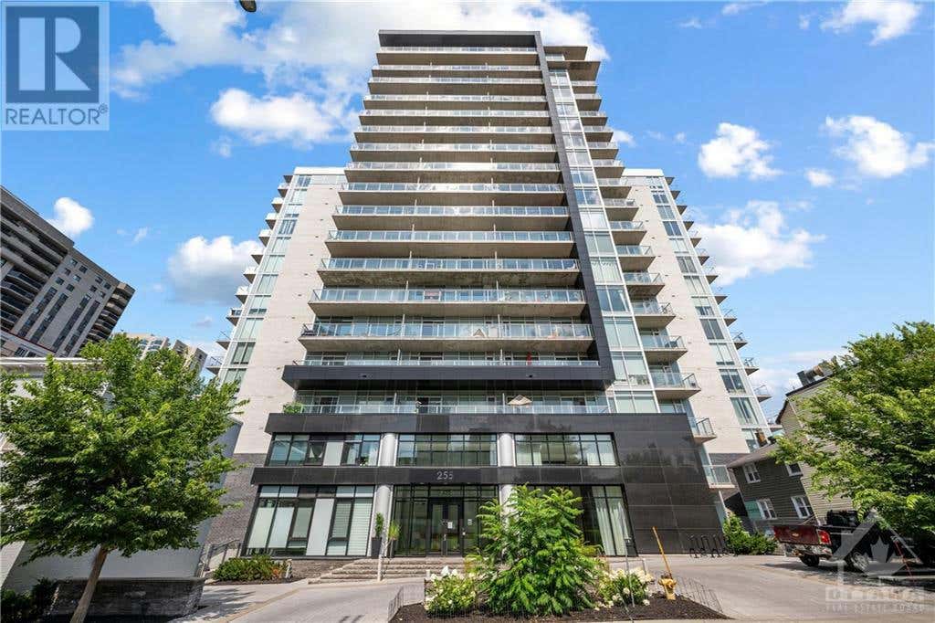 255 Bay St Unit 102  
