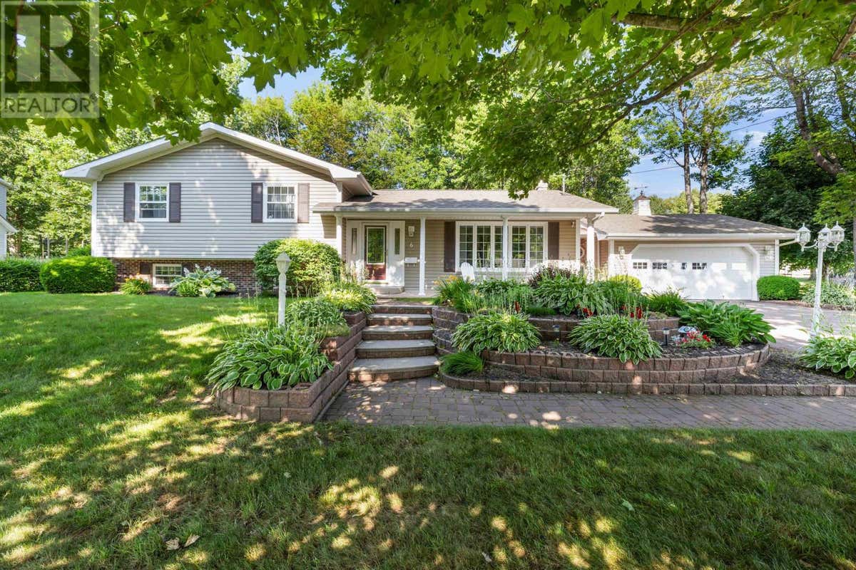6 Maple Grv Ave  