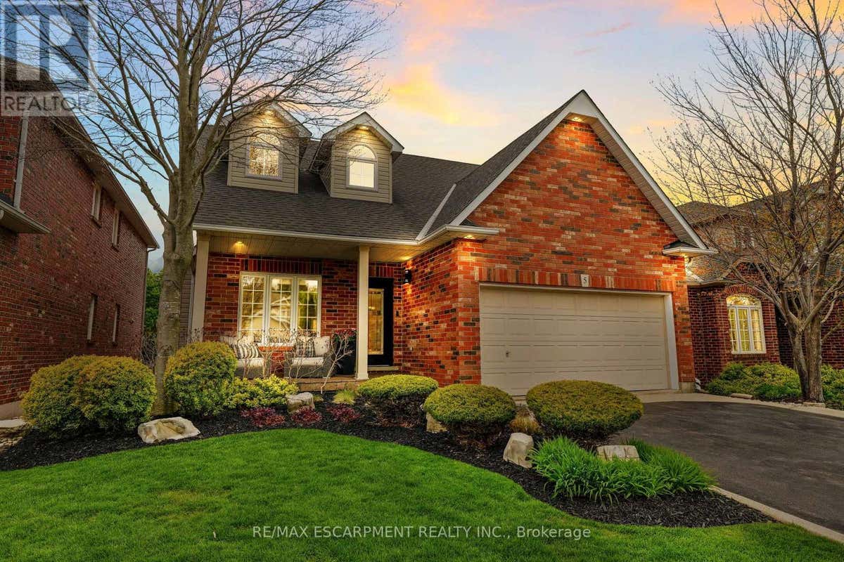 5 VOLTERRA COURT