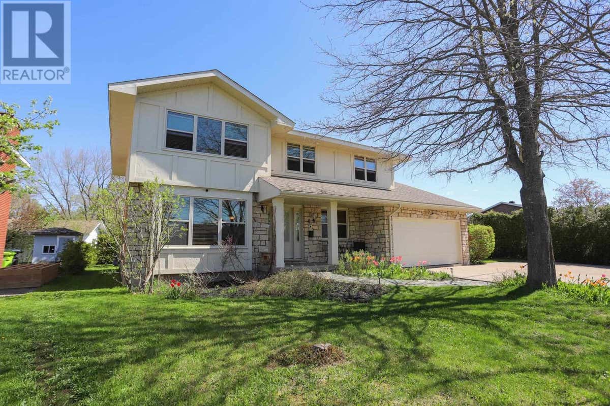 44 WOODHURST DR