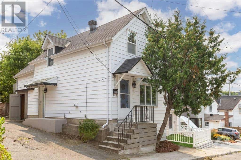 26 LOWREY St  
