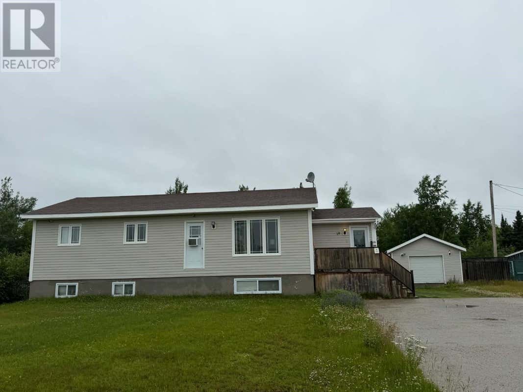 19 WHITE CRESCENT