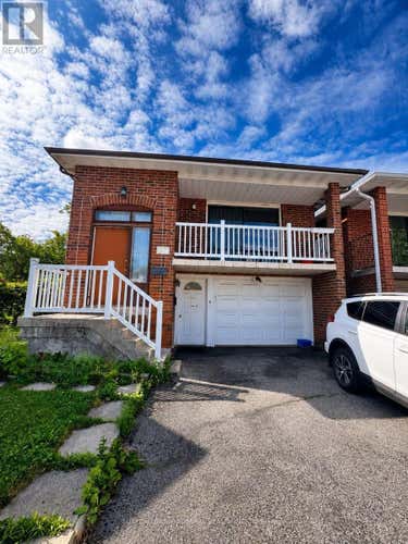 UPPER LEVEL - 37 ROYAL COLWOOD COURT