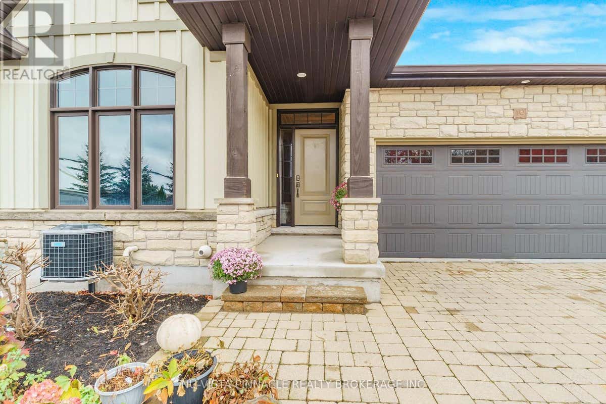 10 - 19 HILLSIDE DRIVE E