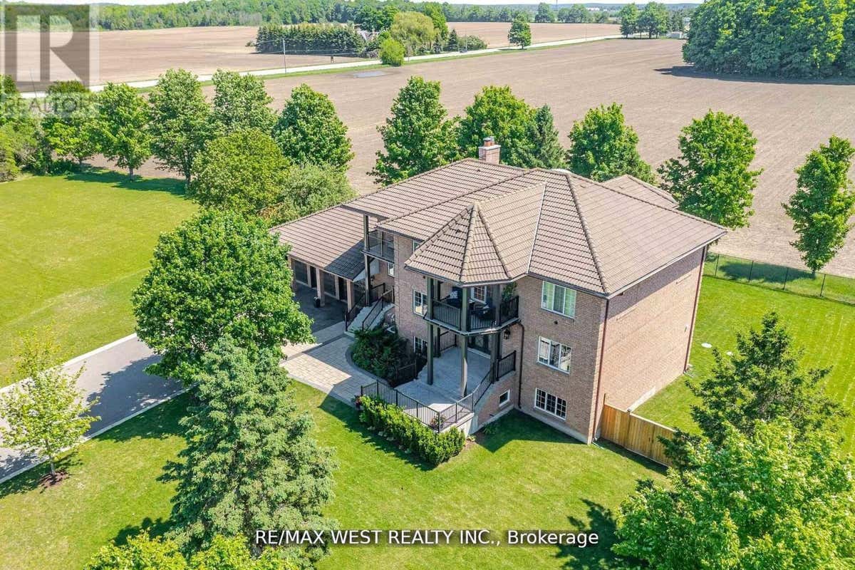7 STEWART CRESCENT