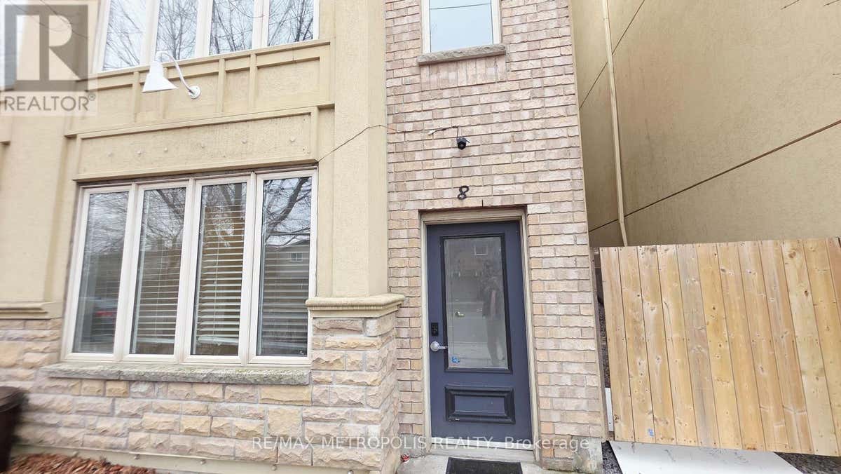 8 - 1250 ST. MARTINS DRIVE E