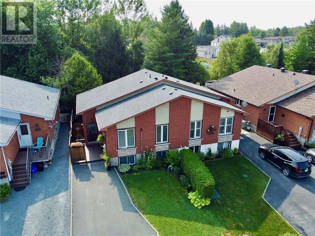 82 CHERRYWOOD CRESCENT