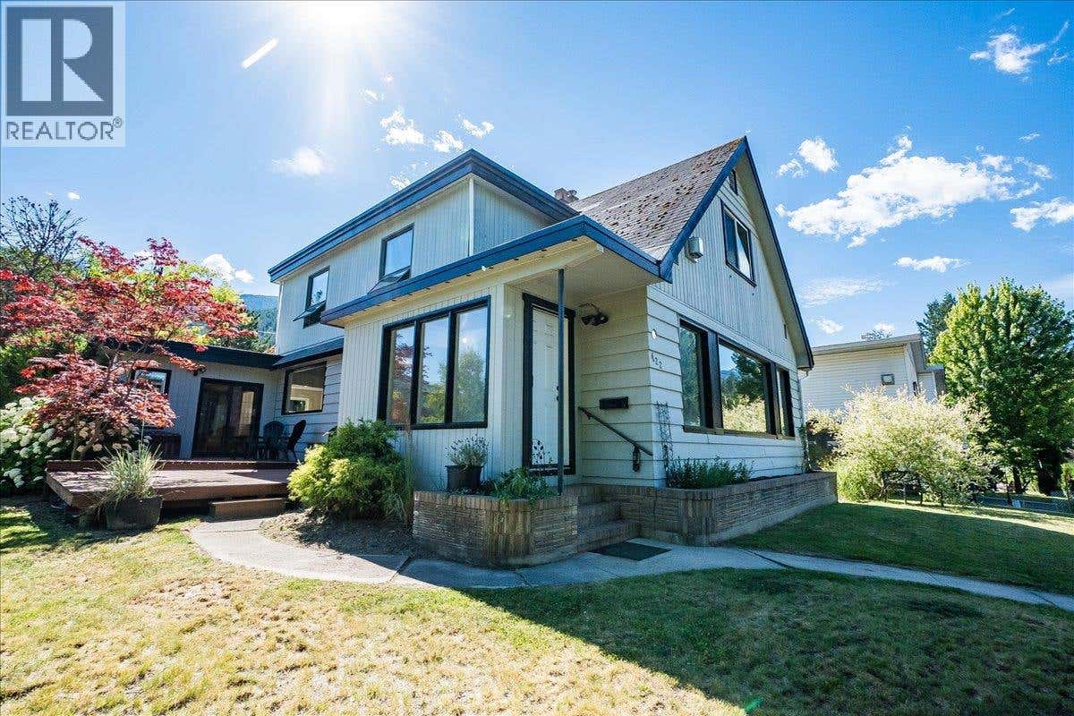 422 MAPLE STREET