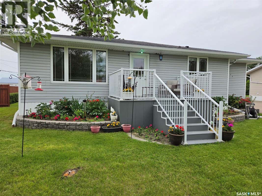 320 6TH STREET W