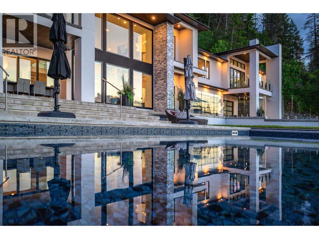 112 SUNSET BOULEVARD