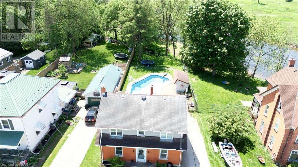 92 VICTORIA Street W, Wingham, ON N0G2W0 House For Sale RE/MAX 40643005