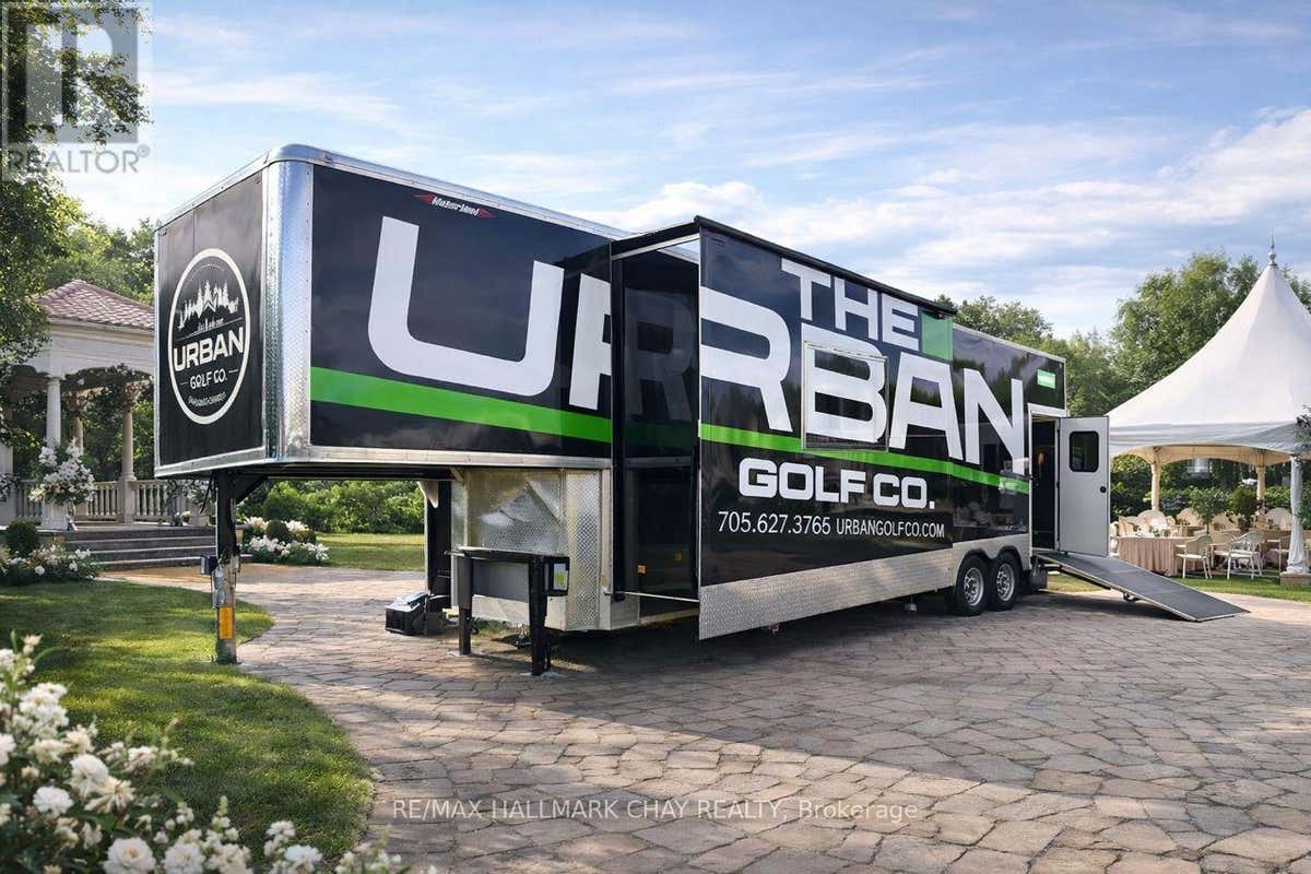 THE URBAN GOLF CO.
