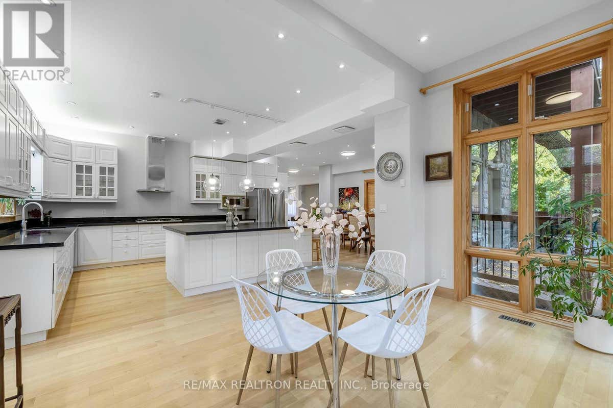 98 BURBANK DRIVE, Toronto (Bayview Village), ON M2K1N4 House For Sale