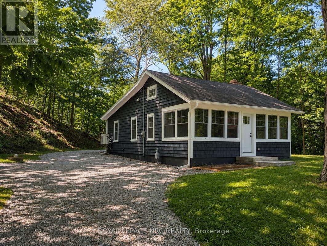212 HOLLOWAY BAY ROAD S