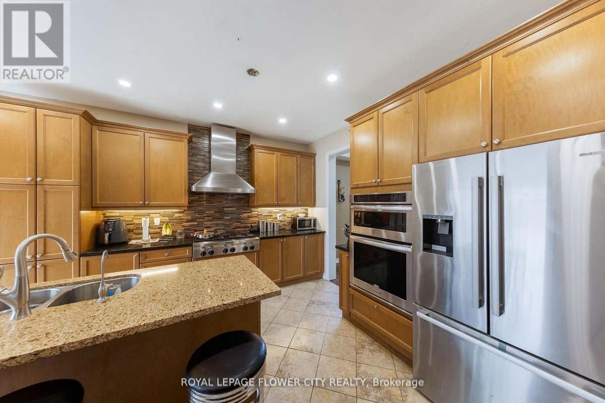 889 O' REILLY CRESCENT