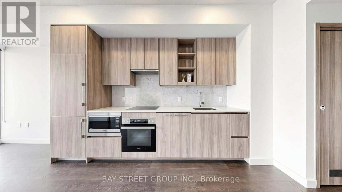 2515 - 95 MCMAHON DRIVE
