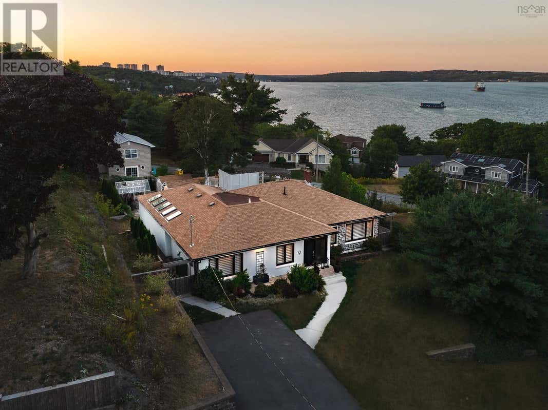 9 LYNWOOD DRIVE