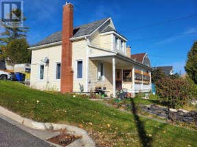 636 BREWSTER STREET