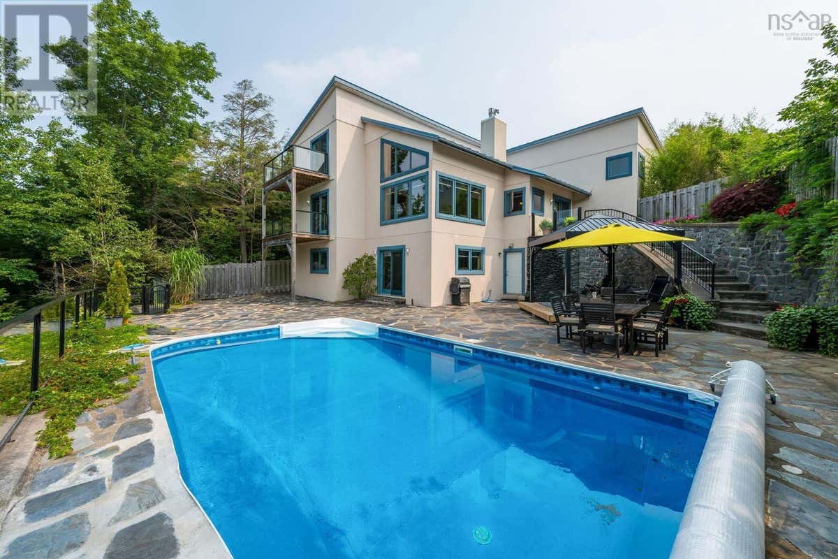 49 FAIRWAY GROVE