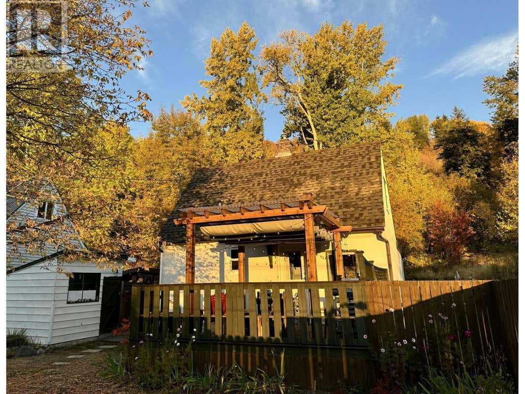 950 Byron Avenue, Warfield, BC V1R2E8 House For Sale RE/MAX 10326691