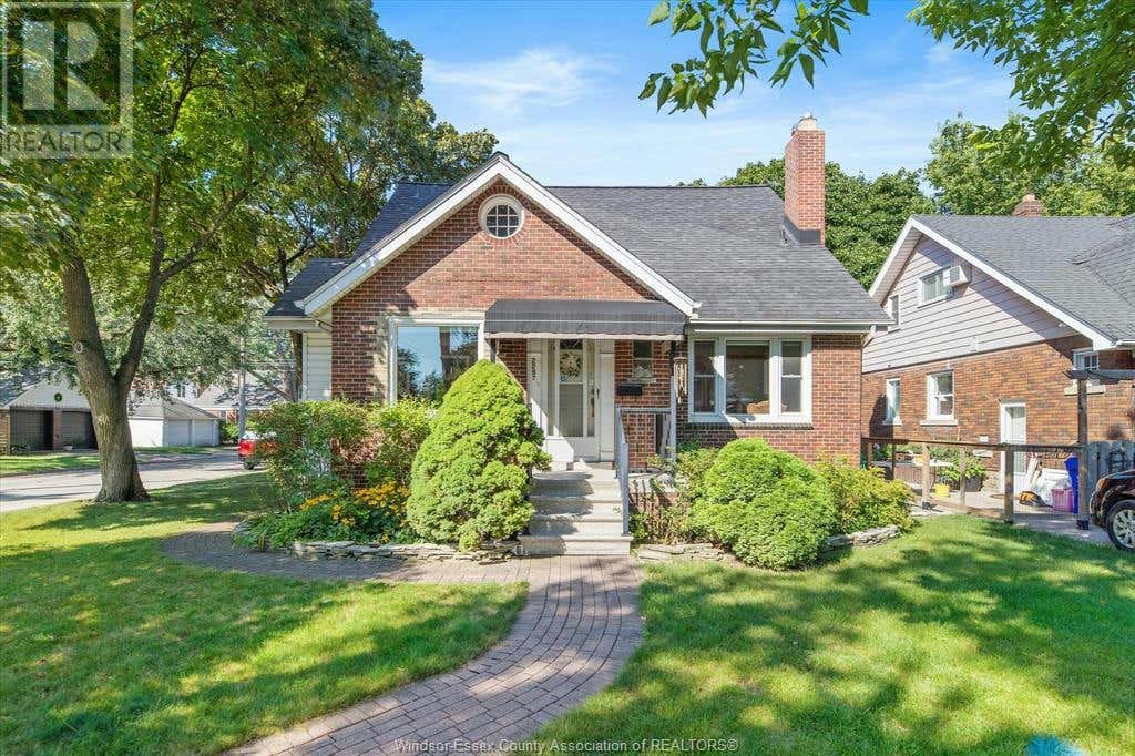 2297 MOY AVENUE, Windsor, ON N8W2M7 House For Sale RE/MAX 24020796