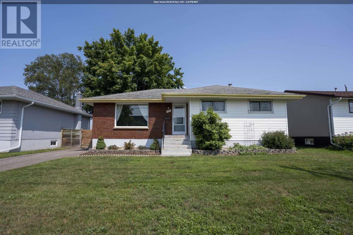 139 CHURCHILL DR W