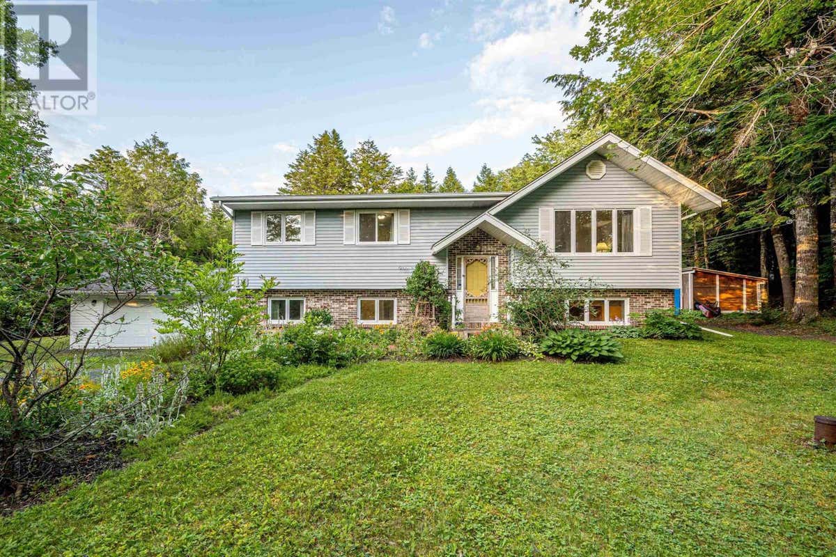 10 ELMWOOD COURT