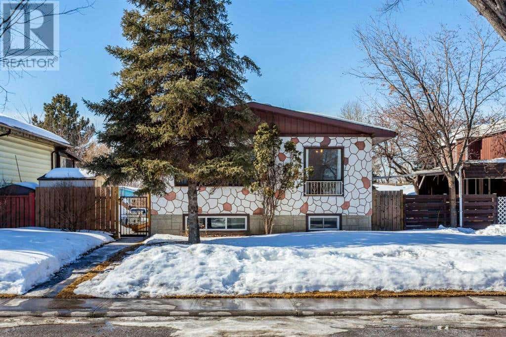 3036 33A Street SE, Calgary, AB T2B0W2 House For Sale RE/MAX A2175637