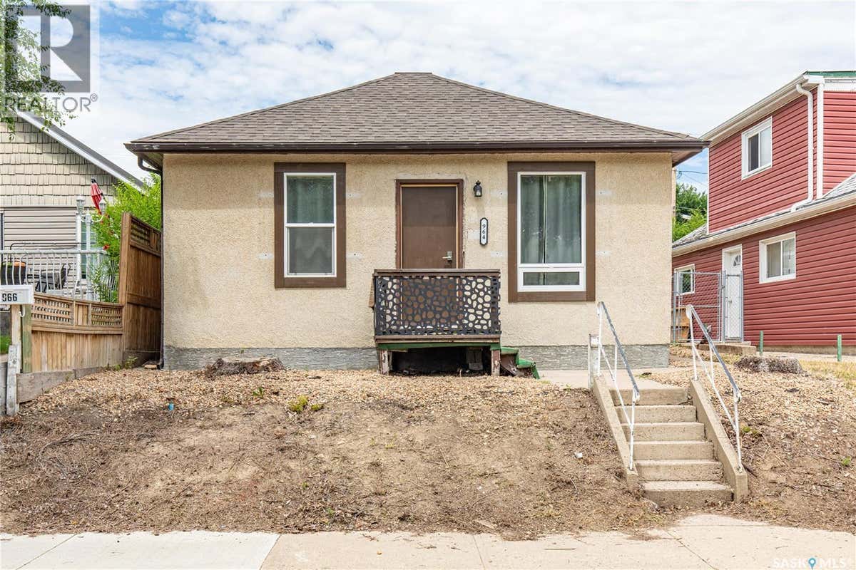 964 ATHABASCA STREET W