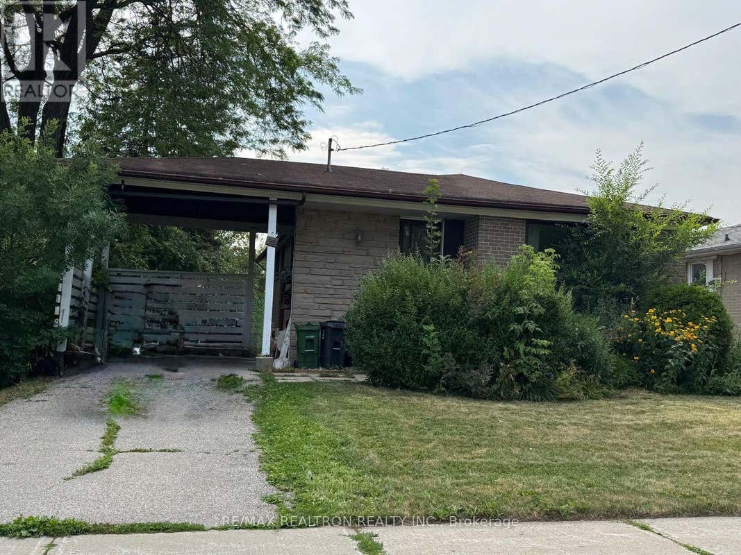 22 ROCHELLE CRESCENT