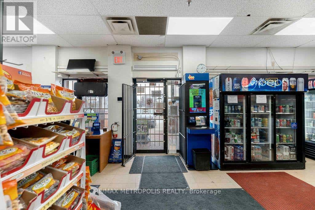 7 - 4855 14TH AVENUE