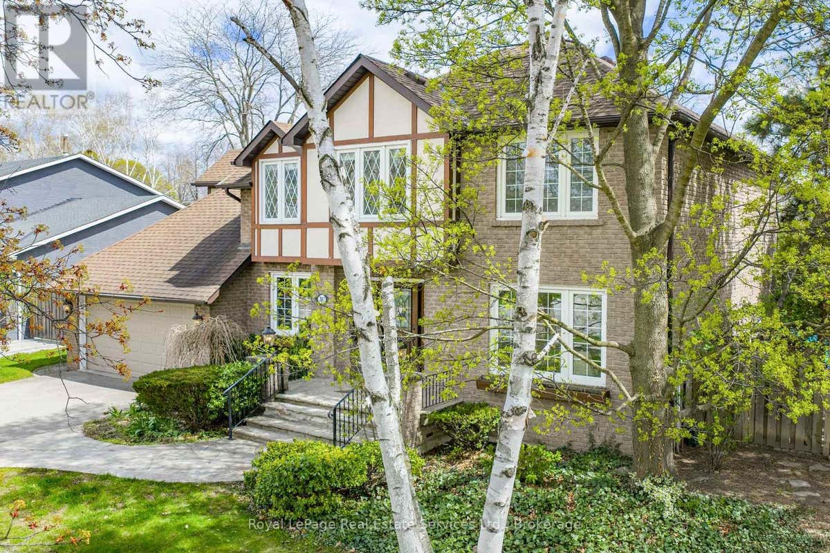 2082 MISSISSAUGA ROAD