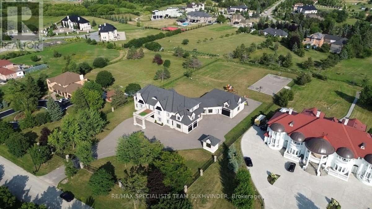 6 MOONLIGHT PLACE