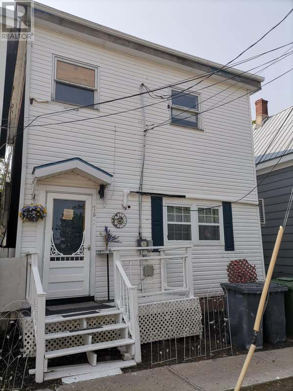 76 DOUGLAS St  