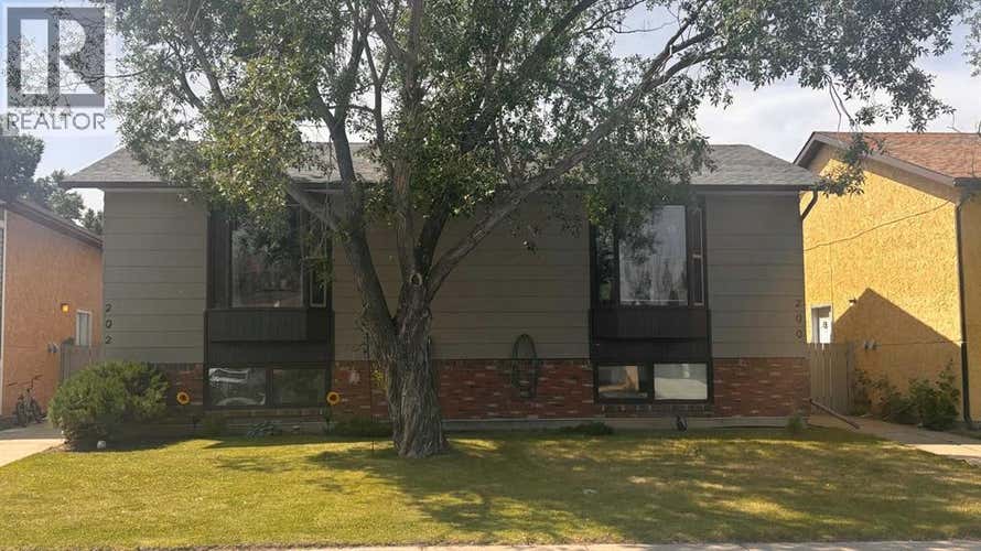 200-202 Bluefox Boulevard N