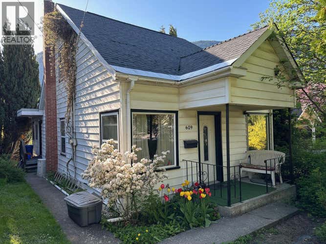 609 Second Street