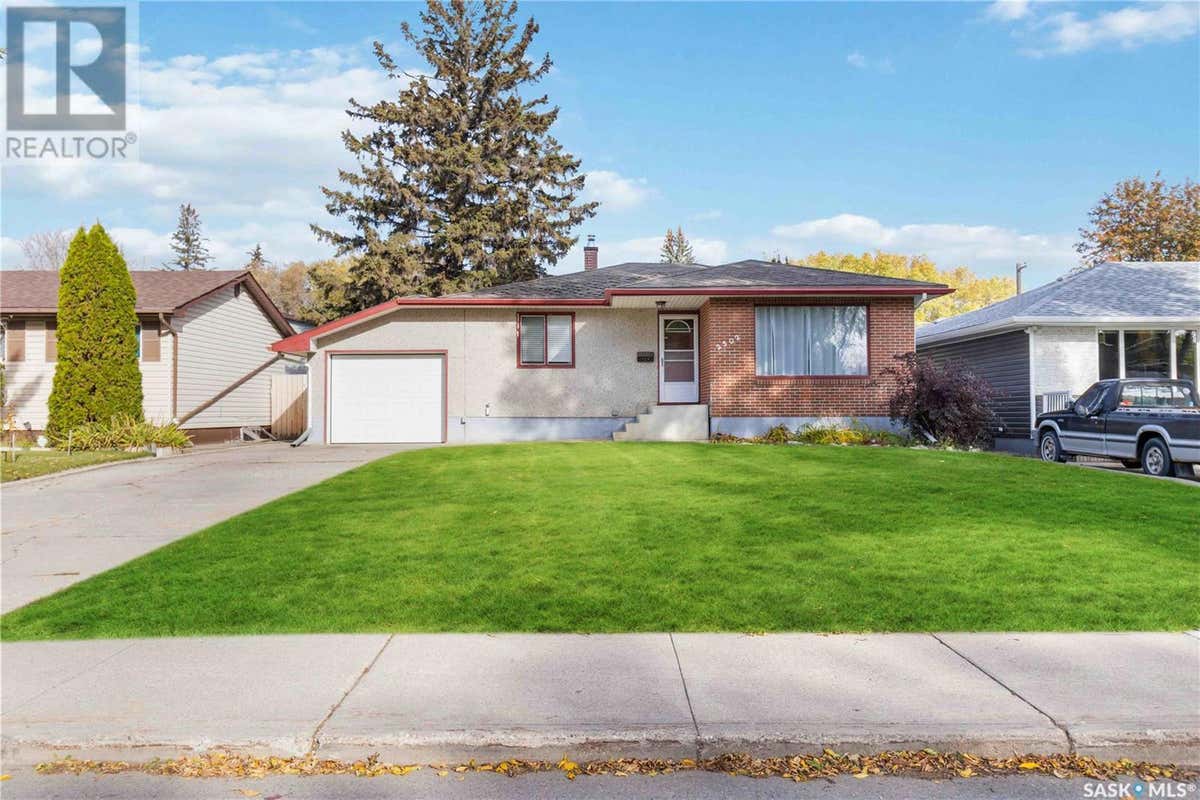 2502 29th STREET W, Saskatoon, SK S7L0N7 House For Sale RE/MAX SK986292