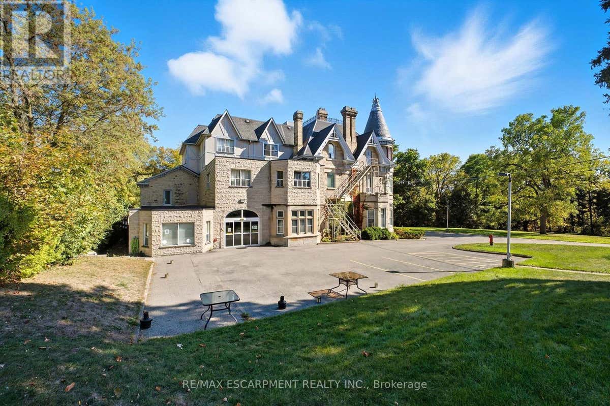 185 GRAND RIVER STREET N