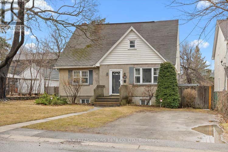 564 TWEEDSMUIR AVENUE