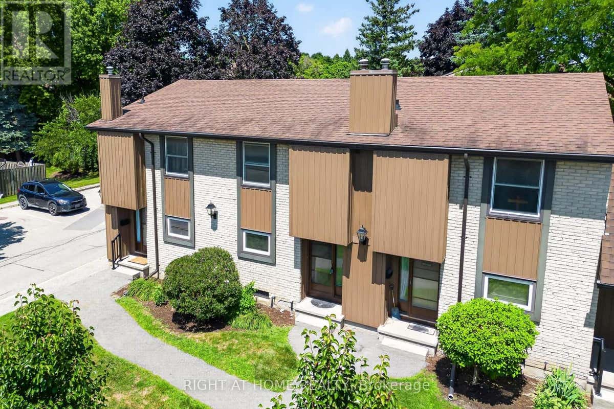11 - 215 GLAMIS ROAD
