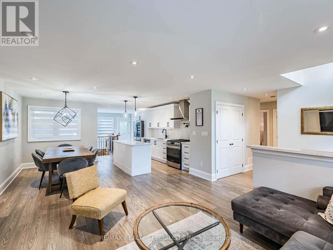 16 LESBURY AVENUE