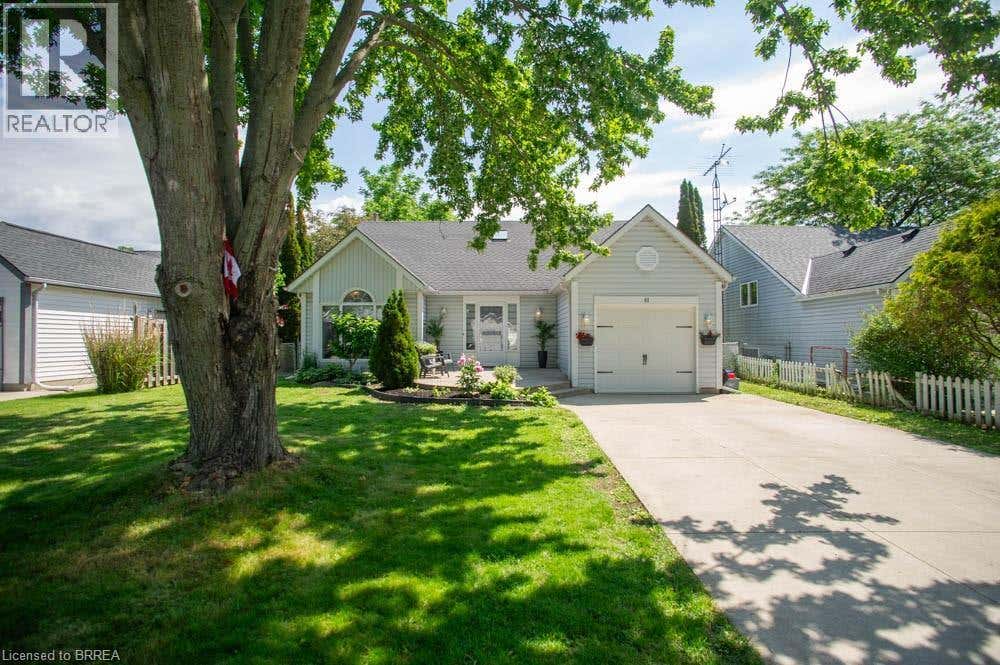 61 LESLIE AVENUE