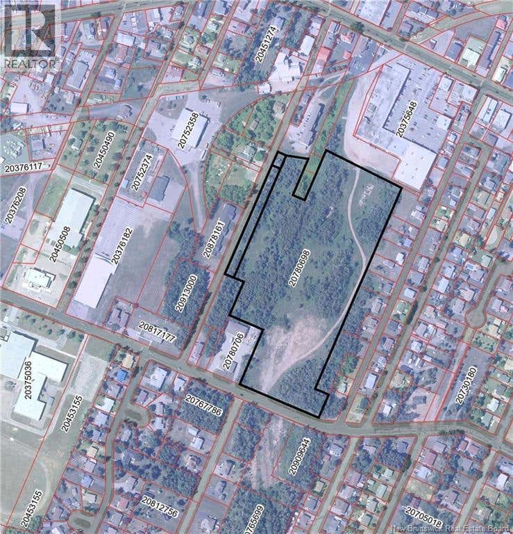 12 ACRES AVENUE HÔTEL DE VILLE