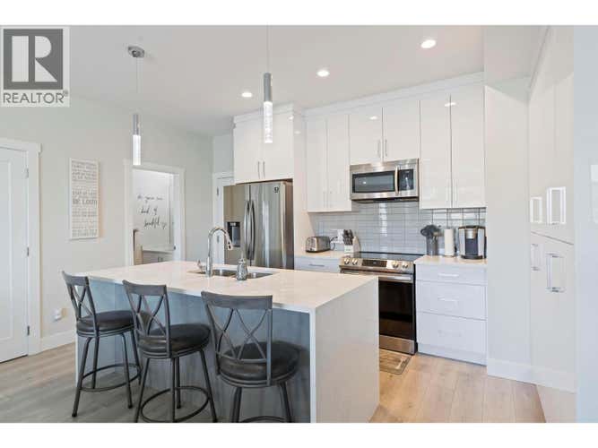 115 Wyndham Crescent Unit# 6