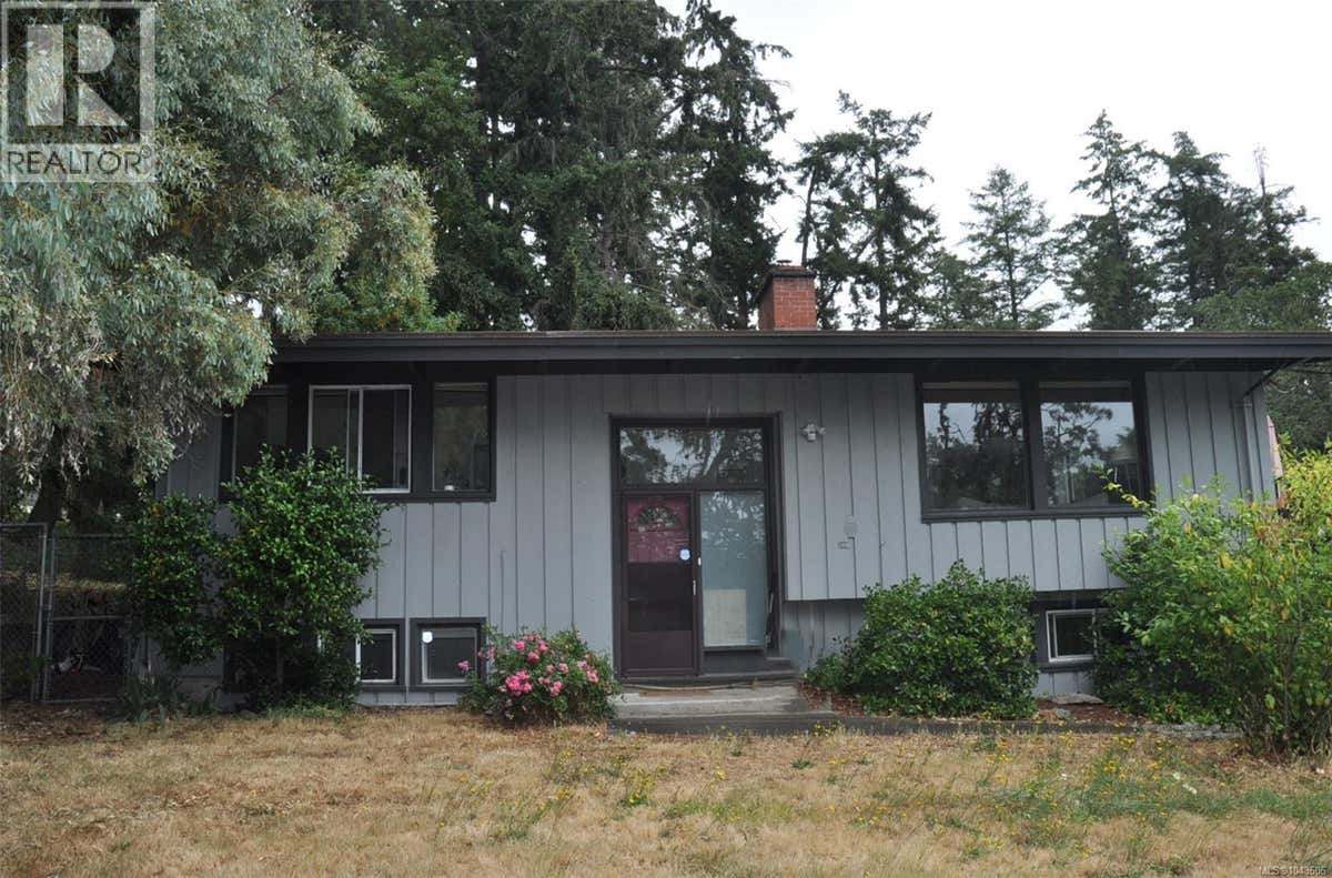 4719 WEST SAANICH RD