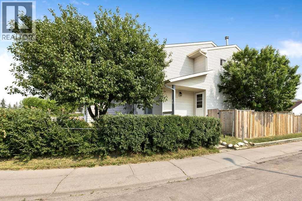 44 FALWOOD CRESCENT NE