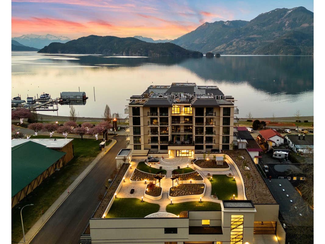 205 120 ESPLANADE AVENUE, HARRISON HOT SPRINGS