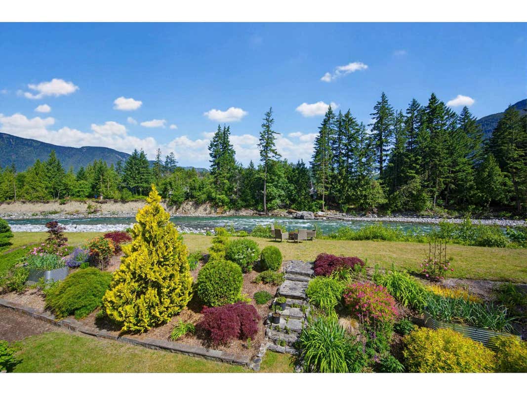 120 ROBERTSON CRESCENT, HOPE
