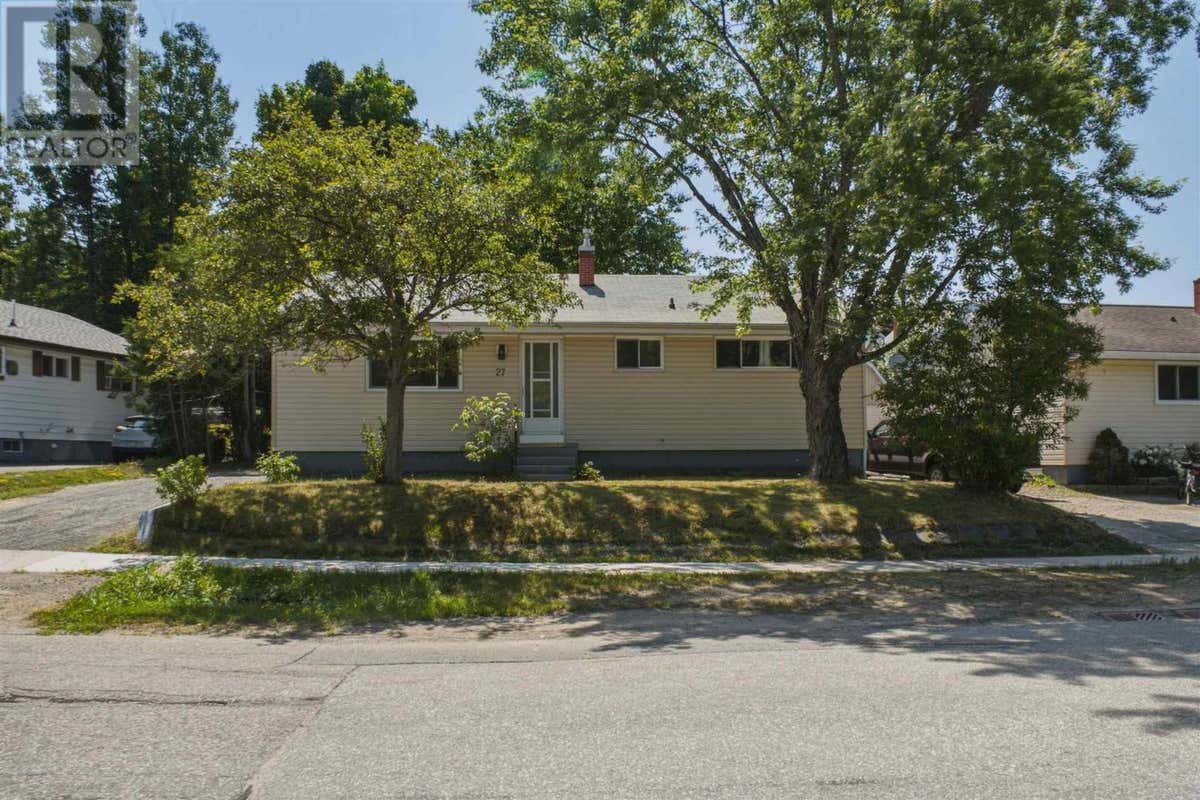 27 ROMAN AVE