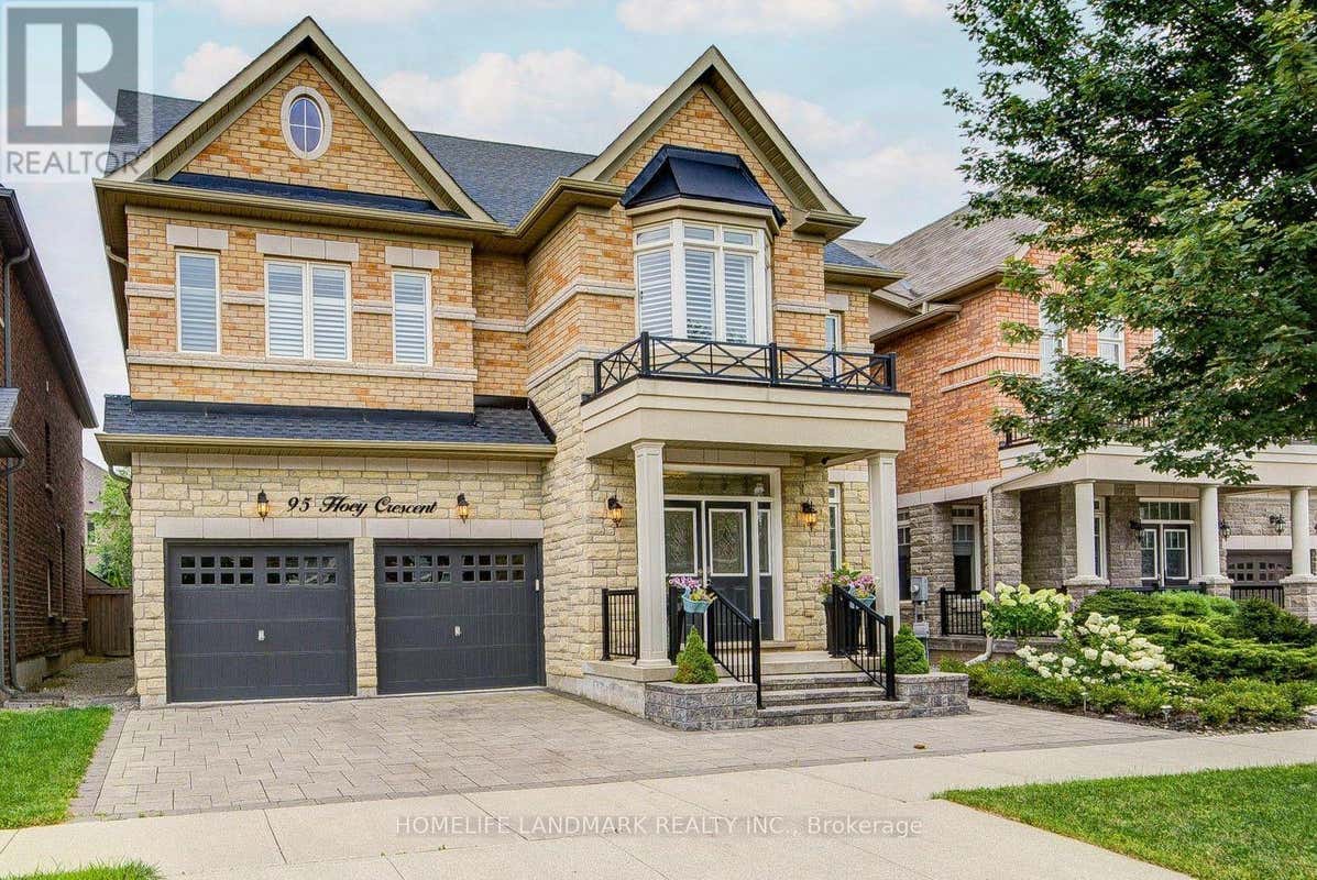 95 HOEY CRESCENT
